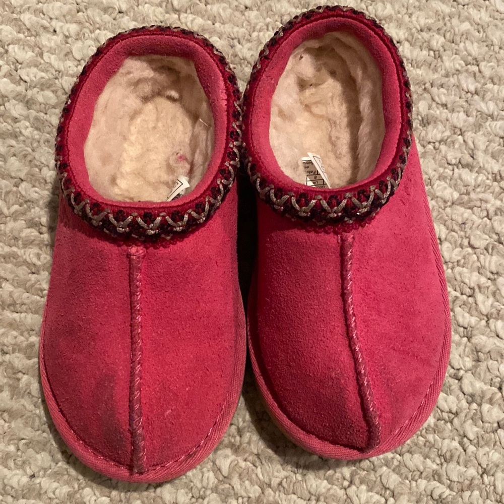 Size 9 pink Ugg Tazzman slipper